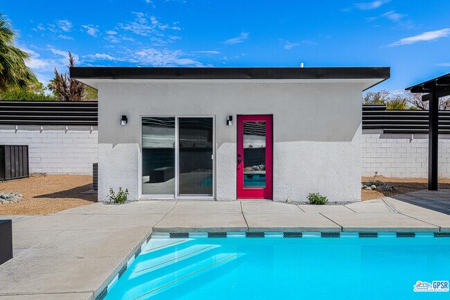 Building Photo - 2719 N Junipero Ave