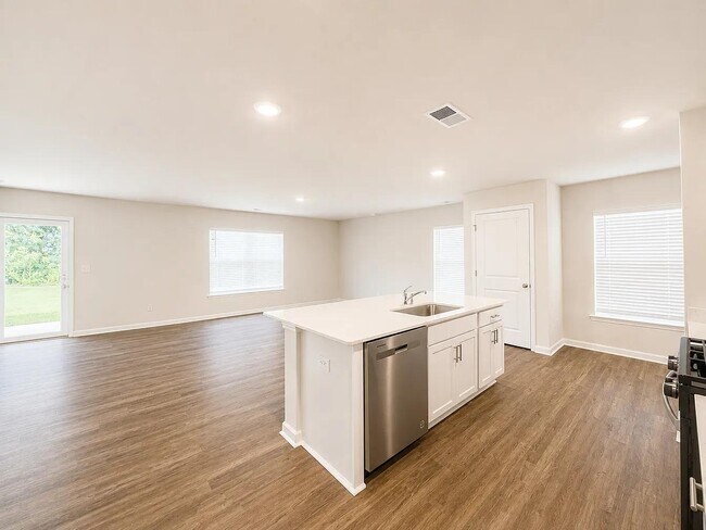 Building Photo - 225 Deskin Ln