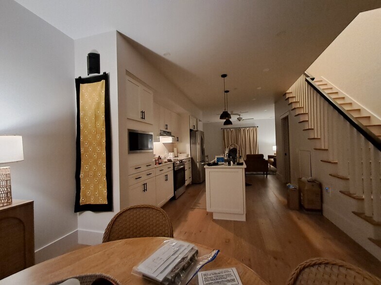 Building Photo - 224 Ivy Ter