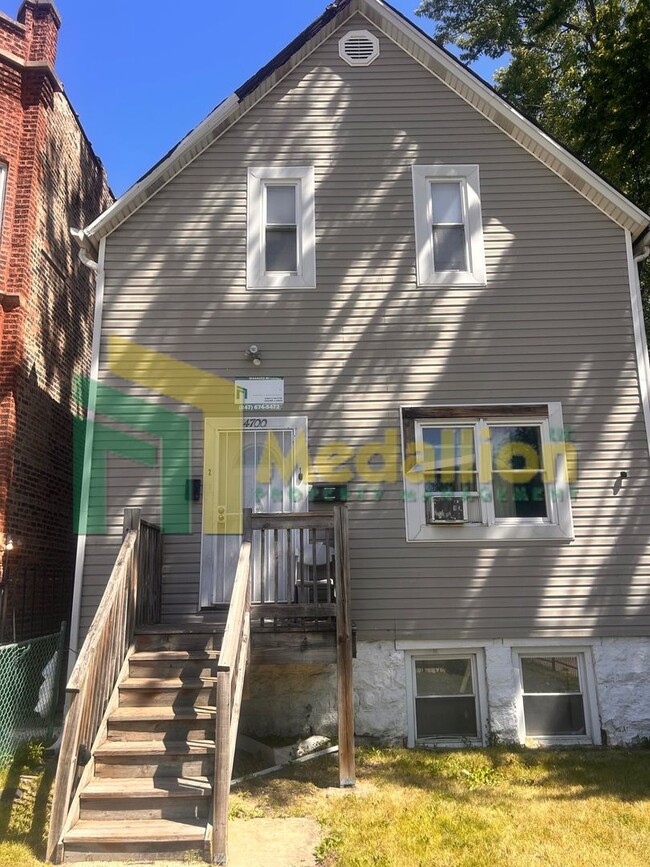 Building Photo - 4700 W Monroe St