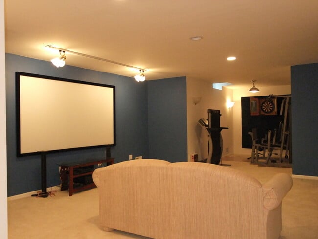 Building Photo - 12 Roxiticus Ct