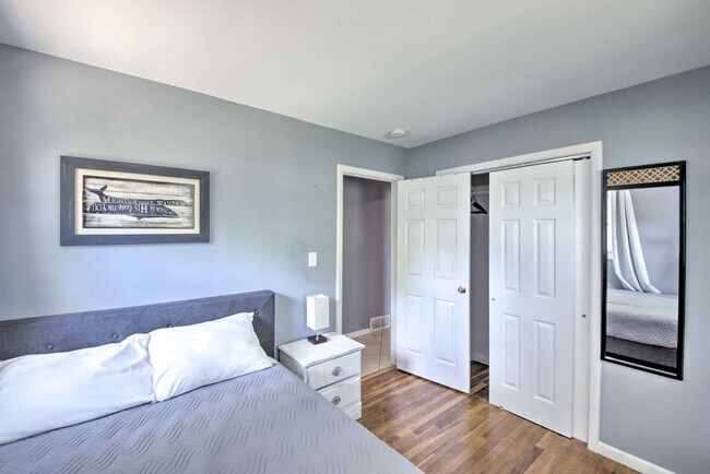 Building Photo - 6447 S Franklin Rd