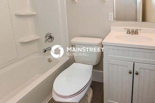 Building Photo - 3 Bedroom Pet-Friendly Home in Jacksonville, FL with Main Street Renewal