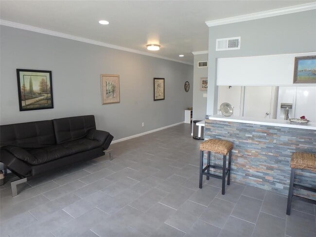 Building Photo - 127 April Point Dr S