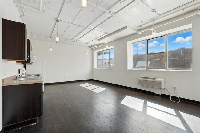 Building Photo - 517 Gold Ave SW