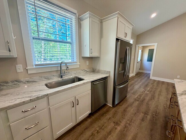 Building Photo - 319 Merifield Dr