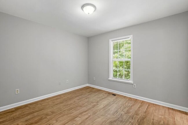 Building Photo - NW Home - Updated Kitchen and Bathrooms, Wood Laminate Flooring, Deck, Must See!