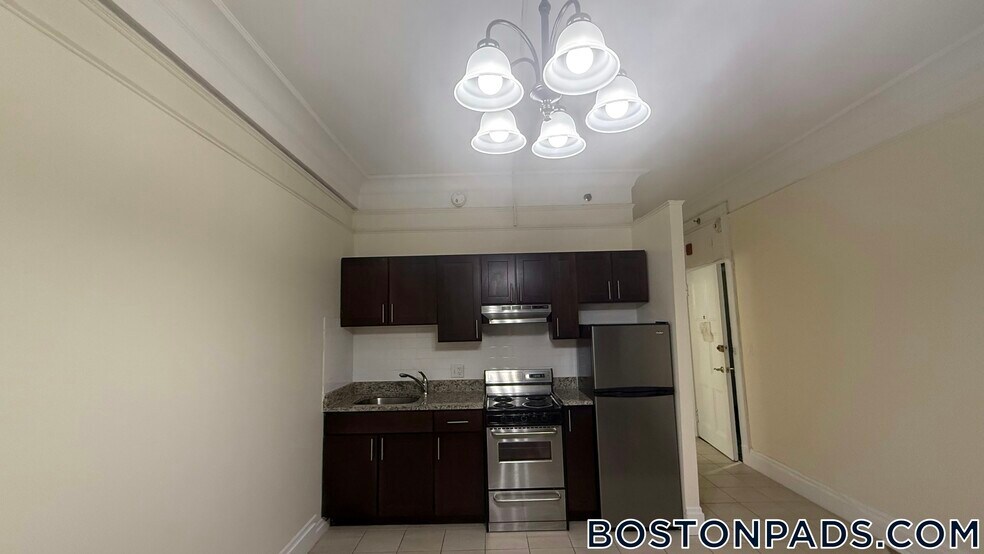 Building Photo - 62 Boylston St