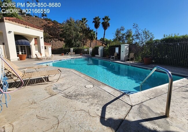 Building Photo - Pomona 2 Bedroom Condo