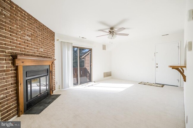 Building Photo - 1810 Woodhollow Dr