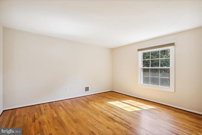 Building Photo - 8709 Sleepy Hollow Ln