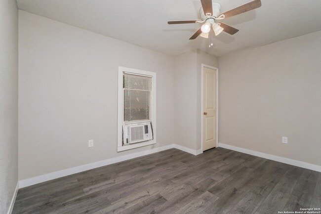 Building Photo - 1819 San Carlos St