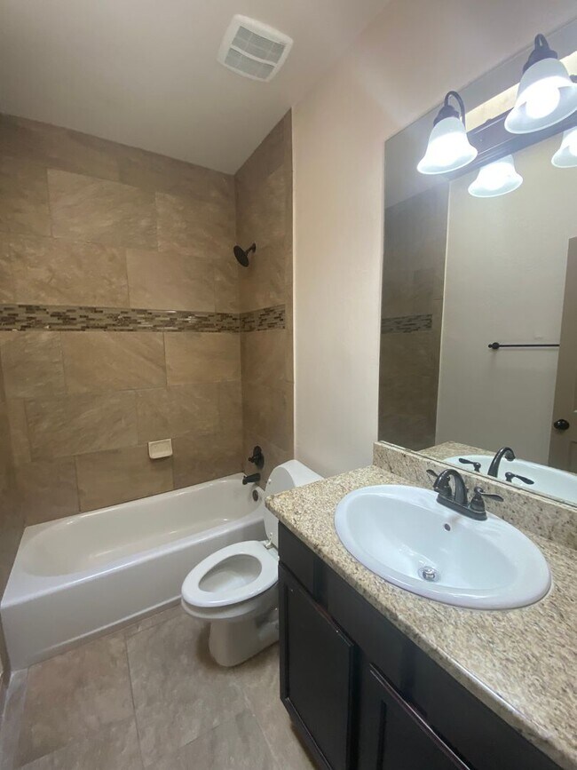 Building Photo - Beautiful 4 Bedroom, 3 Bathroom Home! Avai...