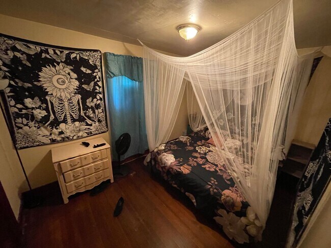 Building Photo - 223 Taylor Ave