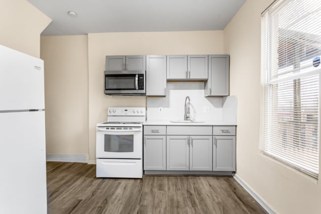 Building Photo - 2945 Walbrook Ave