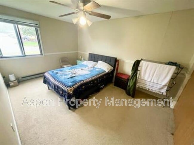 Building Photo - 808 Benton Dr