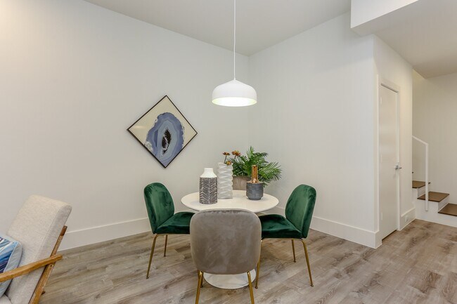 Building Photo - 3404 Saltus St