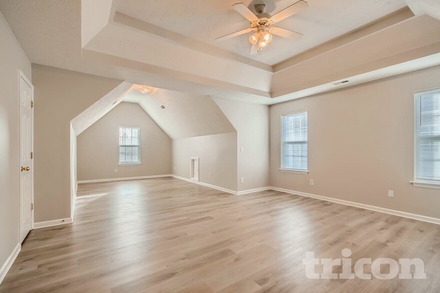 Building Photo - 5005 Eagle Creek Dr