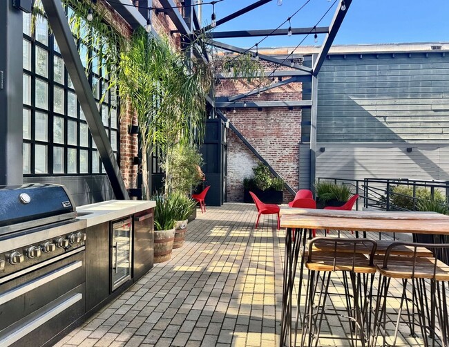 Building Photo - Maison à SOMA  |Secured Smart Access. Mode...