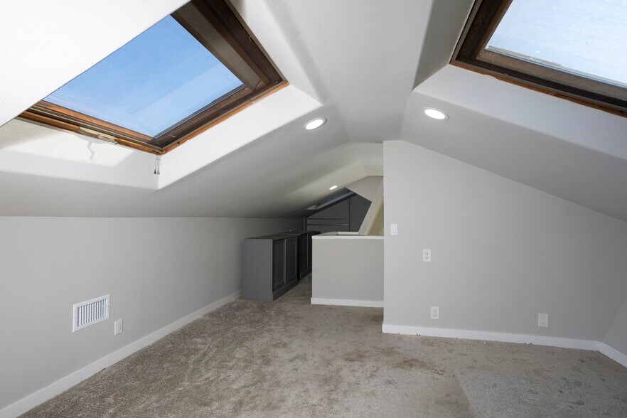 Building Photo - 2517 Navarra Dr