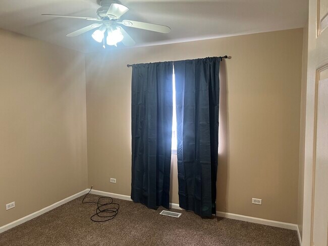 Building Photo - 2059 Orchard Ln