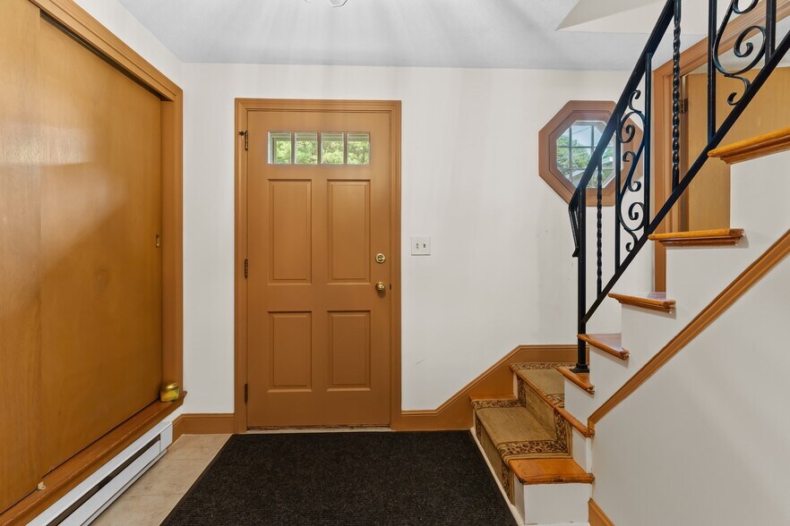Building Photo - 27 Ridge Hill Ave