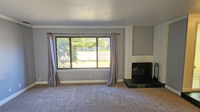 Building Photo - 422 Florin Rd
