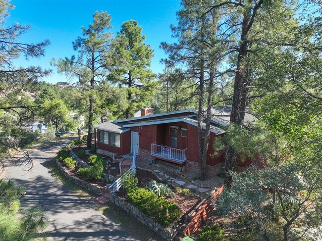 Building Photo - 2 Bed + possible 3rd, 2 Bath Home Close to...
