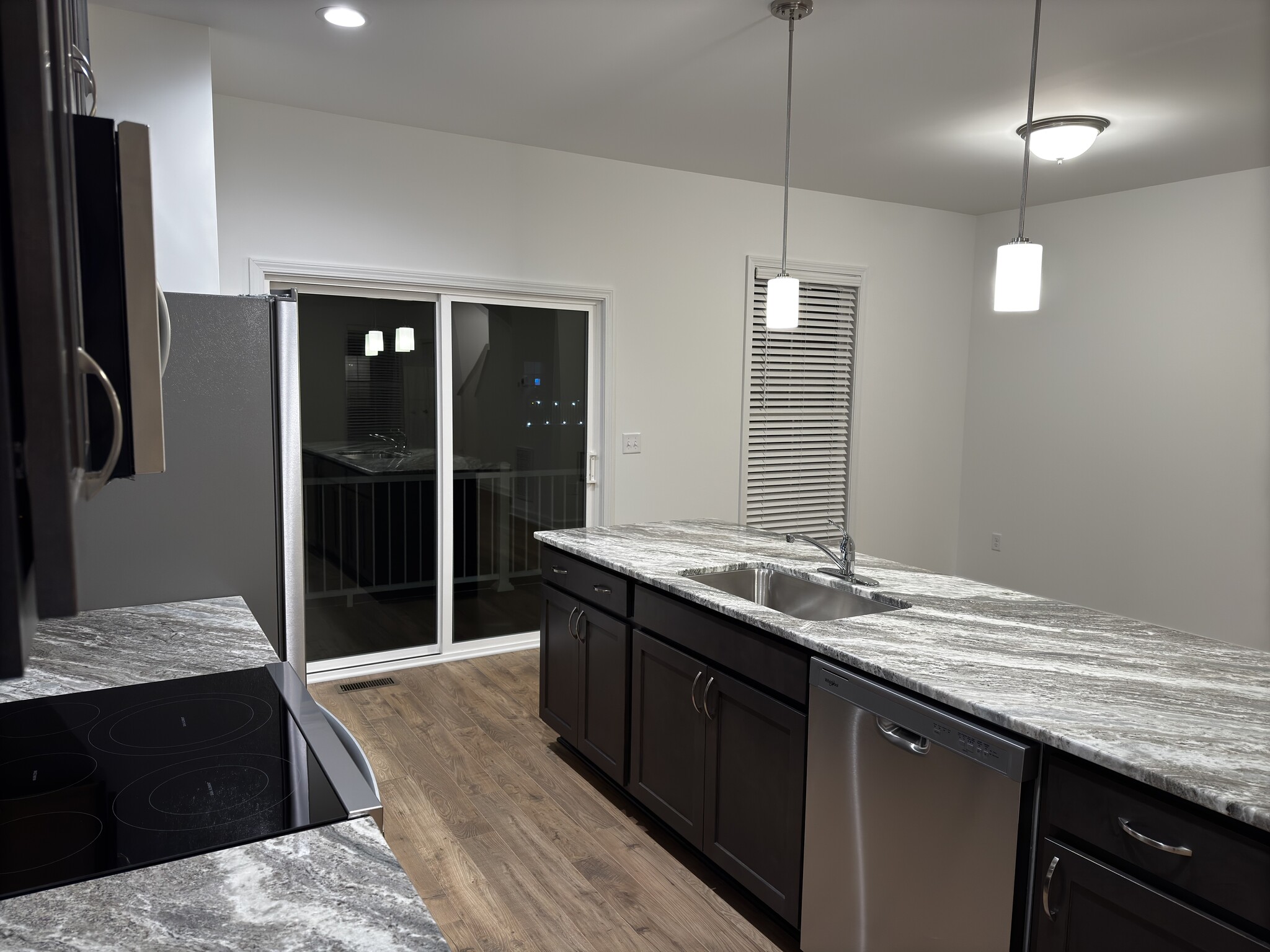 Kitchen /dining area - 196 Colony Ave