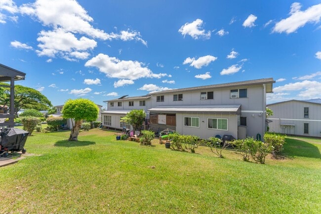 Building Photo - Waiau Gardens Kai Townhouse with 3 bedrooms / 1.5 bathrooms / 2 assigned parking stalls