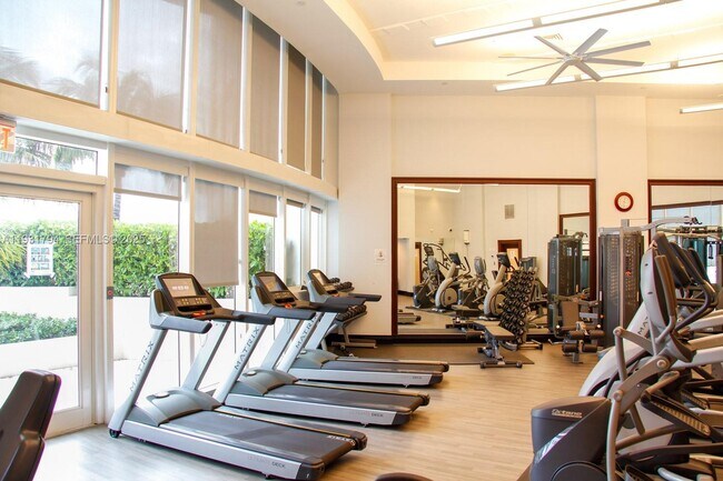 Building Photo - 18911 Collins Ave