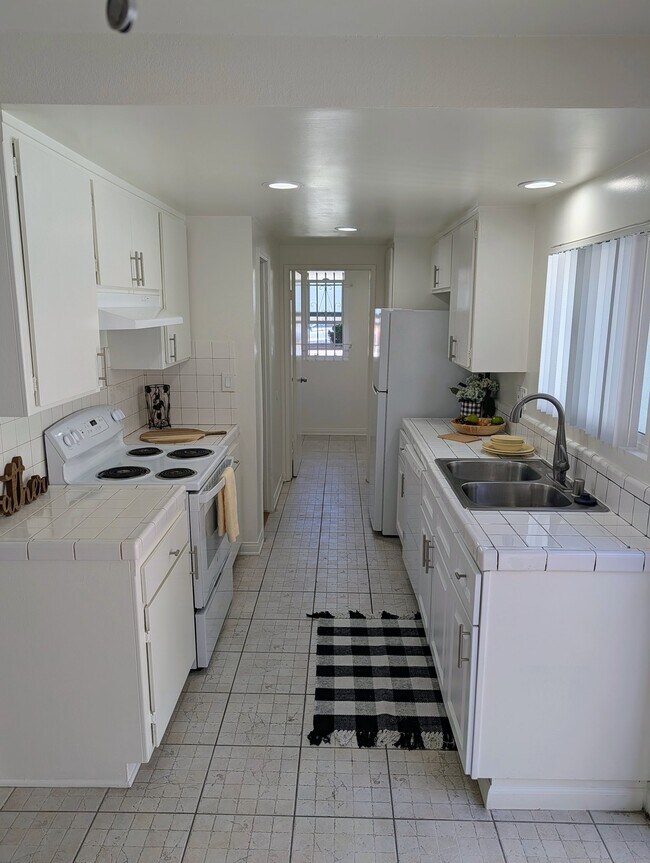 Building Photo - 2890 W 235th St