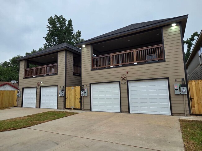 Building Photo - Stunning Duplex with Garage & Modern Finishes
