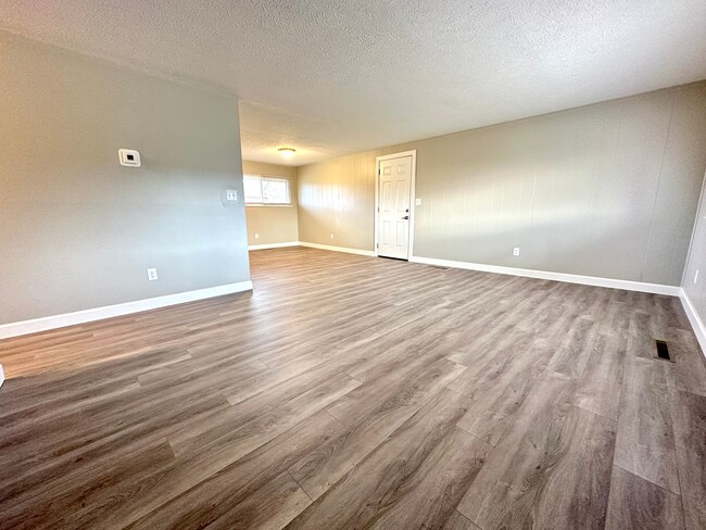 Building Photo - 401 Orangewood Dr