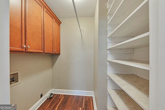 Building Photo - 260 Manning Rd SW