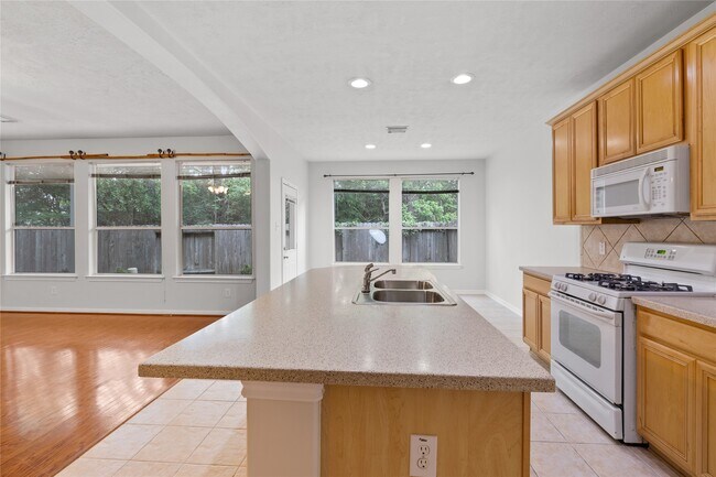 Building Photo - 107 W Burberry Cir