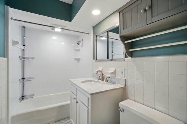 Building Photo - 4057 W Bancroft St
