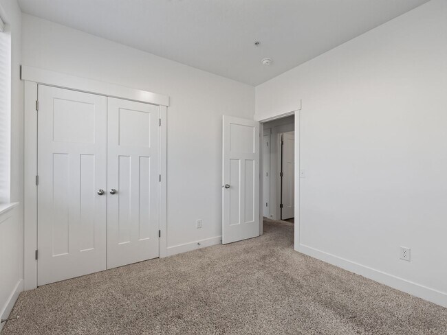 Building Photo - 1386 N 3830 W