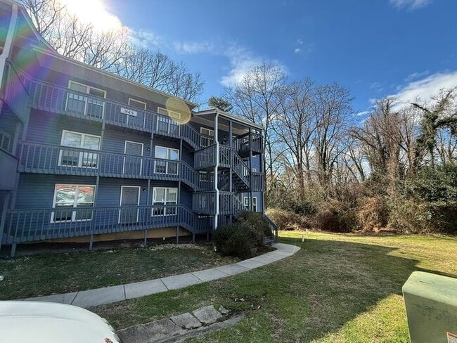 Building Photo - Move In Now & Save – Limited Availability at $1,399! Collegeview Apartments! Updated 2 Bed 2 Bath...