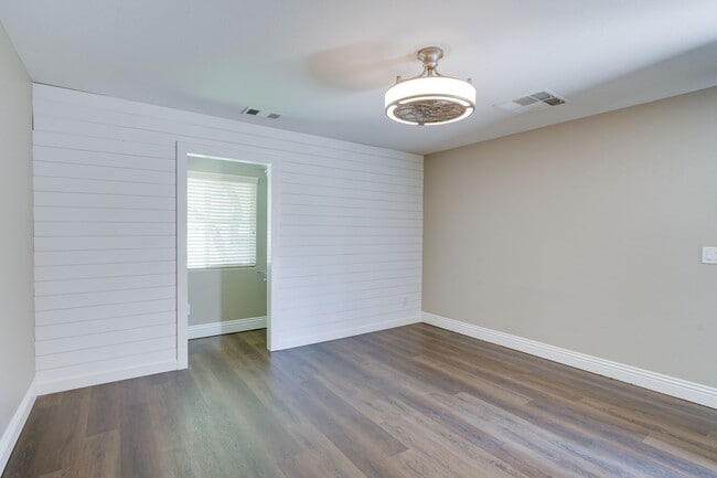 Building Photo - SINGLE STORY 4 BEDROOM IN GATED COMMUNITY