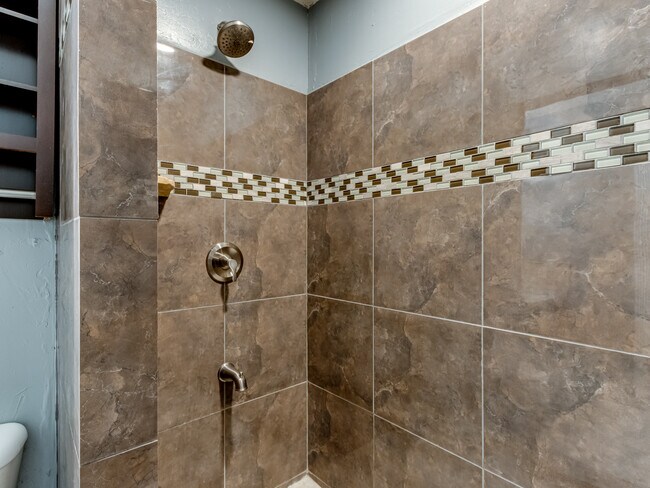 Building Photo - 1131 S Miles Ave