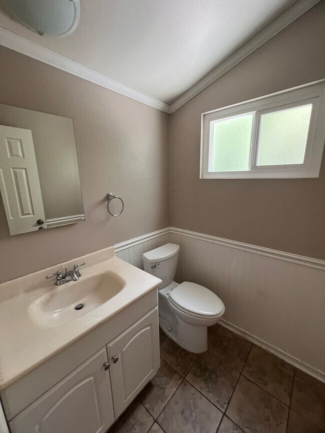 Building Photo - Newbury Park - Three bedroom, bonus room (could be 4th bedroom, 2.5 bathrooms