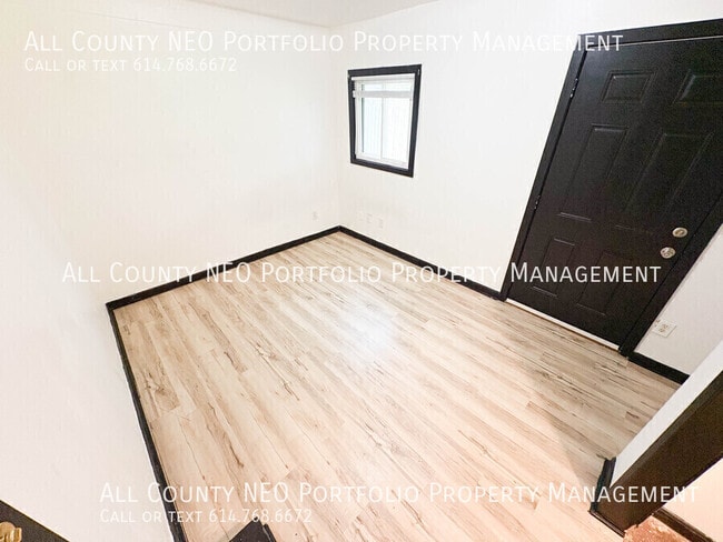 Building Photo - 857 S Waverly St