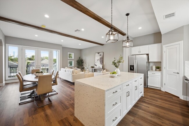 Building Photo - 3102 Eunice St