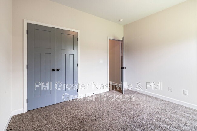 Building Photo - 130 Old Pond Ln