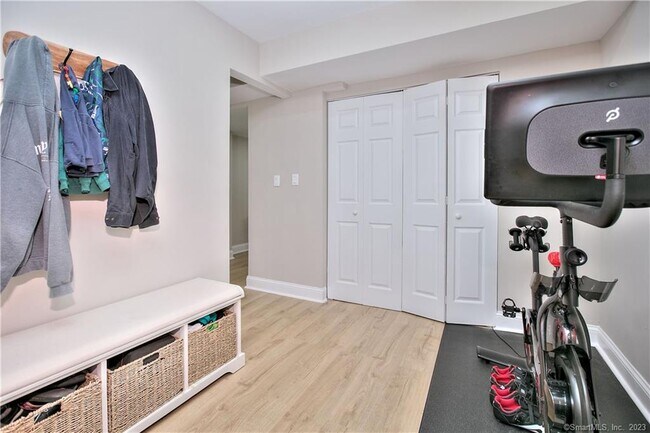 Building Photo - 42 Barberry Rd