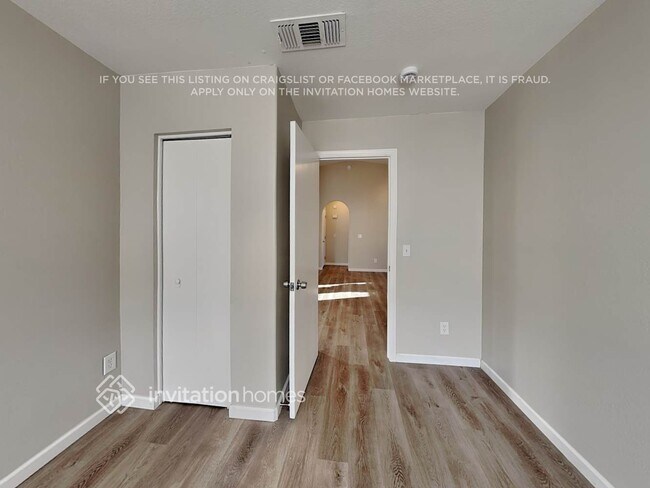 Building Photo - 10219 N 89th Ave