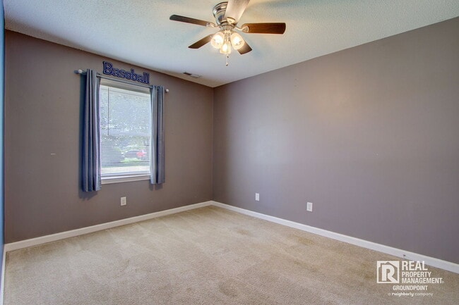 Building Photo - 443 Robin Dr