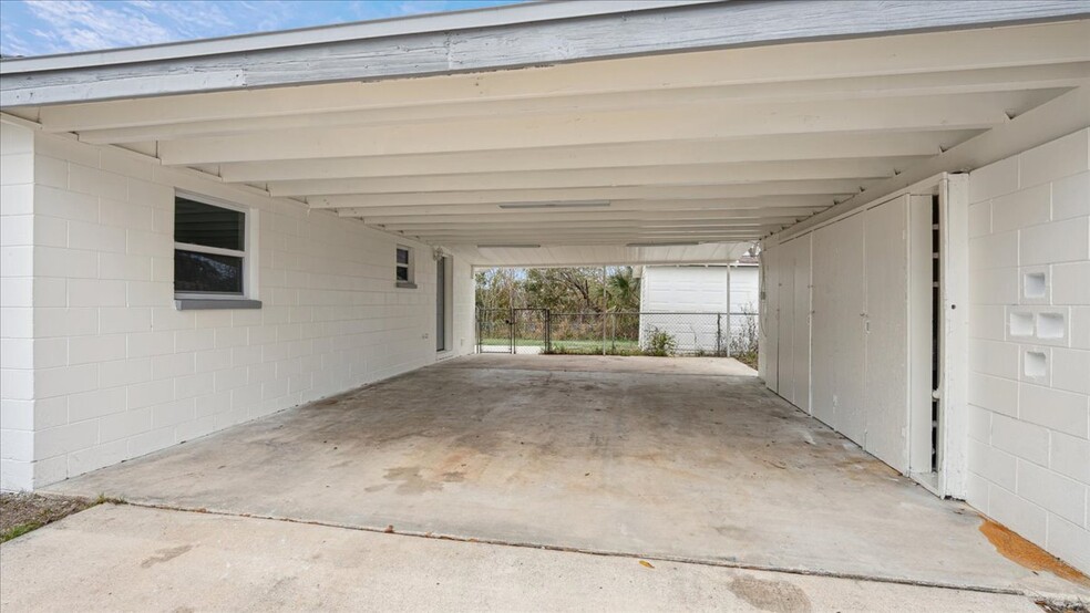 Building Photo - 4800 Key Largo Dr W