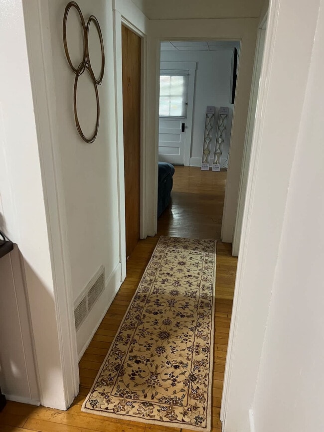 Building Photo - 160 Stafford Ave